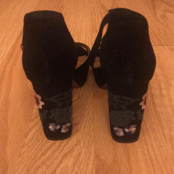 Shoes - Picture 2 of 6